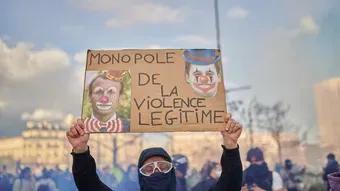 Au royaume des aveugles / La Rotonde, symbole de la décrépitude en Macronie 