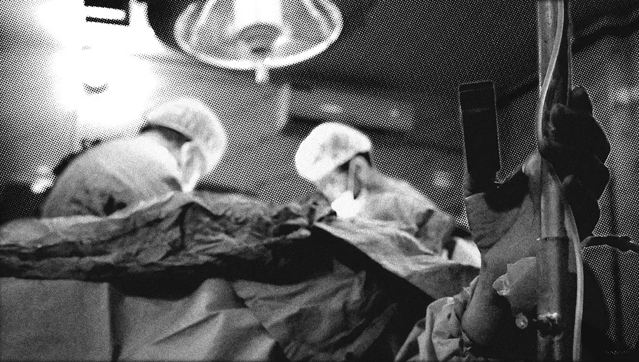 Voir « Ma vie est morte dans ce bloc » : le combat des victimes des prothèses anti-hernies