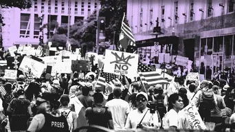Élections de mi-mandat aux États-Unis: « il faut rétablir les contre-pouvoirs », clament à New York des manifestants anti-Trump, avant une échéance cruciale